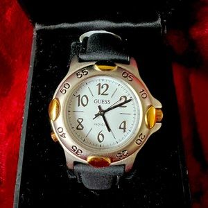Guess woman’s leather watch